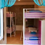 Hostel Wonderful World