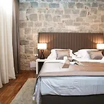 Riva Luxury Rooms