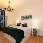 Leonarda Apartments