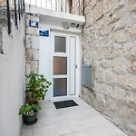 Apartment By Lux