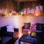 Split Symphony Garden: Modern, New Apartment