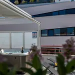 Seaside Penthouse With Hot Tub Sky Living