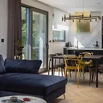 Residence By Splendida Palace