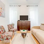 Split Apartment Worek