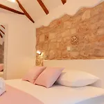 Veli Varos Old Town Deluxe Apartment City Centre