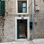 Dominus Apartment