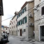 Dominus Apartment