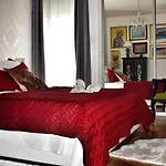 Art Gallery Luxury Apartment