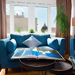 Deluxe City Center Blue Apartment