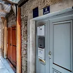 Feel like an Emperor Apartments