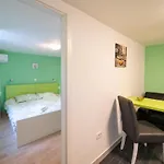 Apartment Fly