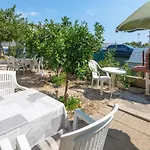 A2 - Apt Near Beach W Patio Parking And Grill