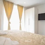 Luxury Rooms Green And Gold Split