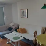 Zephyr-Decent,Airy Apartment