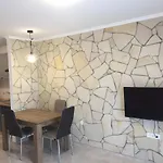 Spacious Apartment In A Quiet Neighborhood
