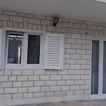 Spacious Apartment In A Quiet Neighborhood