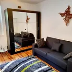 Split Symphony Veranda: Modern, New Apartment