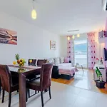Mountain View Apartment