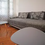 Apartment Kvaternikova - Pool, Grill, 4 Bedrooms, 3 Bathrooms