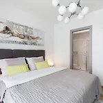 Elysian Zen Luxury Apartment - Two Bedroom Apartment With Terrace And Sea View