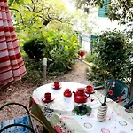 Guest House With Garden - Zuvan