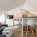 Elegant Residence Rooms & Apartments