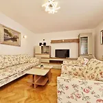 Split City Apartment Rosemary