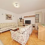 Split City Apartment Rosemary