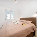 Luxury And Modern Apartment On The Main Beach