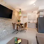 Luxury And Modern Apartment On The Main Beach
