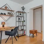 Paparazzi Apartment