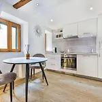 Old Town Pearl Apartment