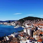 Modern Apt With Terrace 4 Min Walk To The Beach