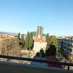 Downtown Luxury Apartment Emili