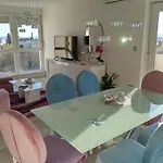 Downtown Luxury Apartment Emili