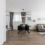 Domus Mea Apartment