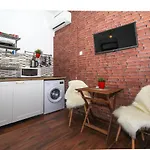 Fab \'N\' Chic Apartments