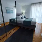 Lindy Split
