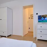 Bacci Central 2-Bedroom Apartment By Litto