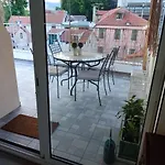 R&E Apartment