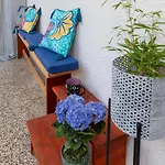 Spacious City Apartment With Balcony & Walk To Old Town