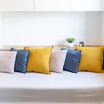 New Studio For 2, Free Private Garage Spot, Wi-Fi, 200 M From Mall Of Split