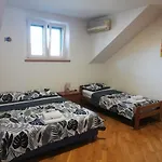 Split Center Rosita Apartment