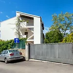 Apartment Nives In The City Center - Free Parking