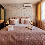 New! Luxury Apartment Dona