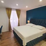 Gold Luxury Room
