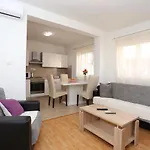 Apartment Split 11518C