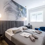 Diamond Luxury Rooms