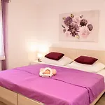 Julia\'S Beautiful Apartment For 6 With Parking
