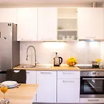 Julia\'S Beautiful Apartment For 6 With Parking